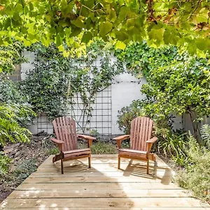 https://stylish-and-modern-2-bedroom-townhouse-in-claxton.adelaidehotels-au.com